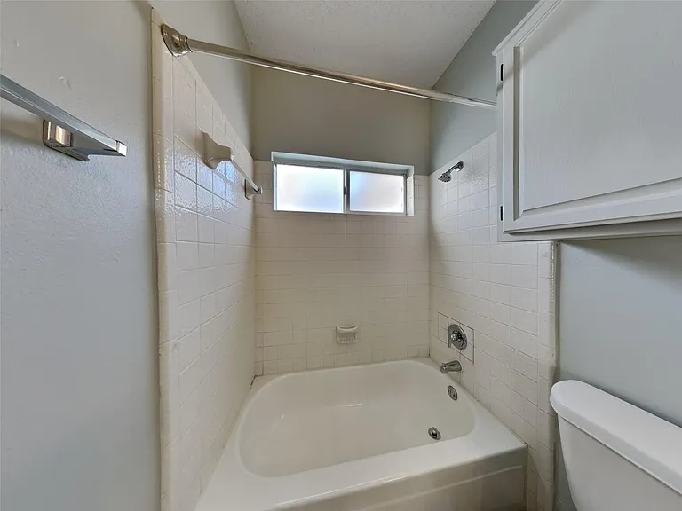 1395 Chinaberry Dr — Photo 15
