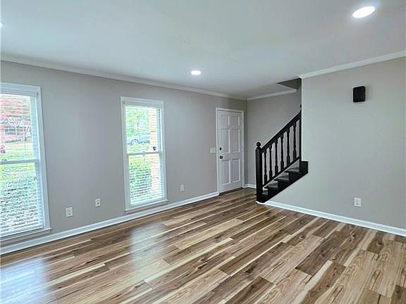 5th image of 765 N Parkwood Rd