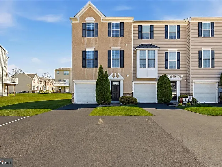 111 Sandpiper Ct — Photo 1