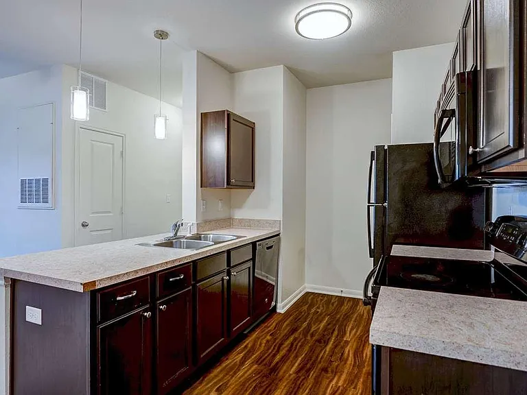 William Cannon Apartments — Photo 13