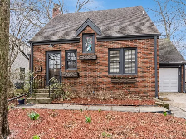 3734 Lincoln Place Dr, Des Moines, IA 50312