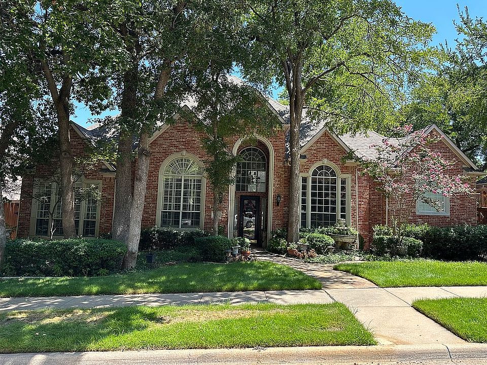 1st image of 128 Dickens Dr