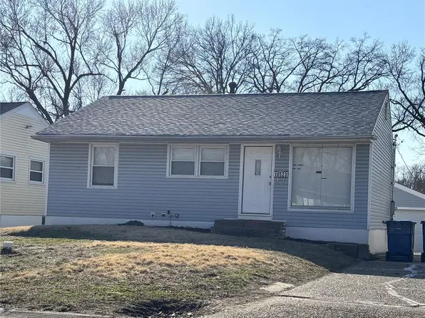 10523 Prestwick Dr, Saint Louis, MO 63137