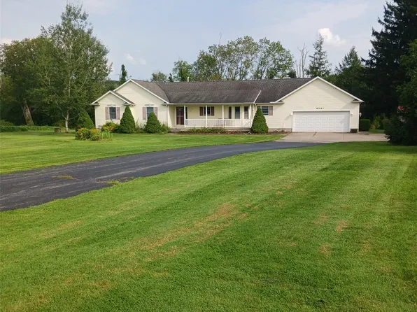 9241 Meadville St, Cranesville, PA 16410