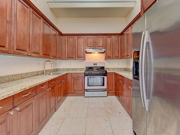 2nd image of 850 Grand Ave #300