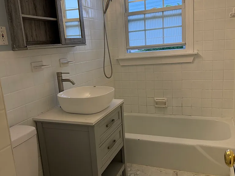1254 Farmington Ave #C — Photo 7