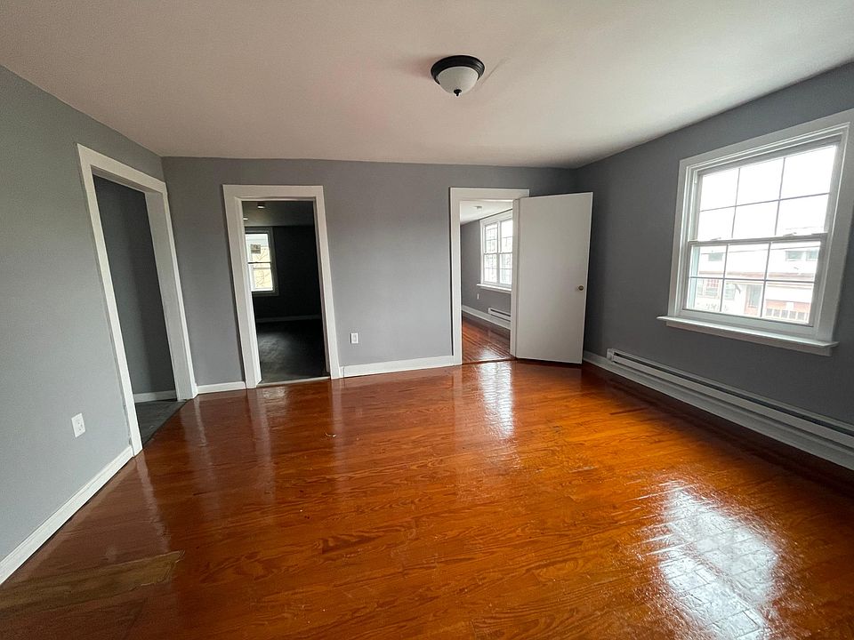 1st image of 450 Willow St Floor 2