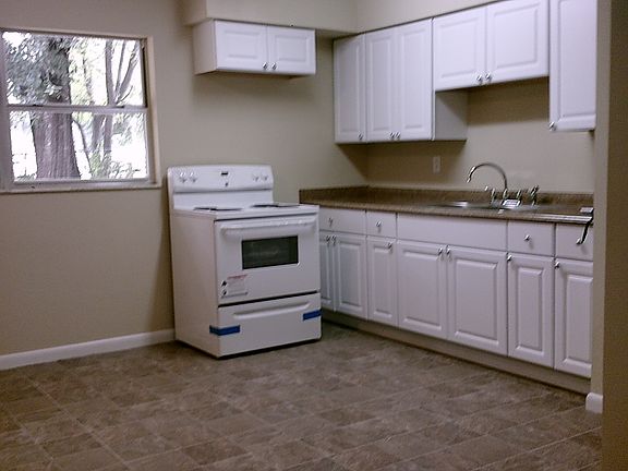 3rd image of 855 NE 1st Ter