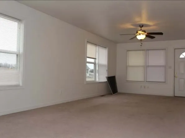 913 Kramer Ct #913, Junction City, KS 66441