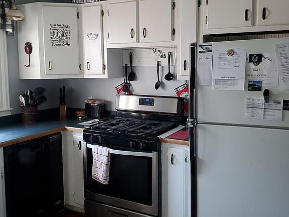 3rd image of 60 Brookside Cir