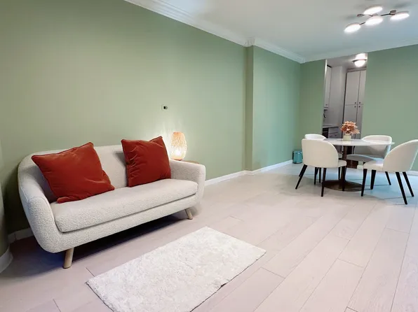 255 East 49th Street image 4 of 12