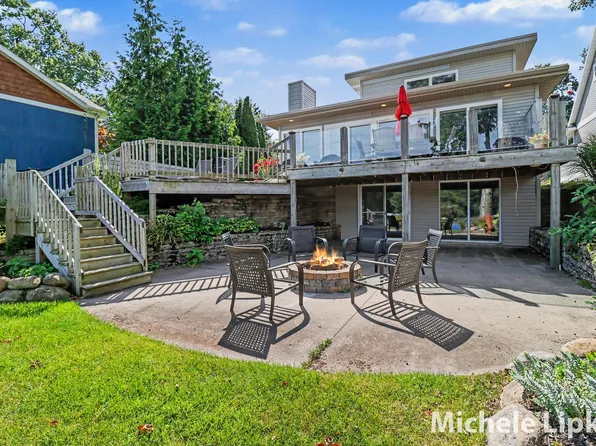 570 Bear Lake Rd, Muskegon, MI 49445