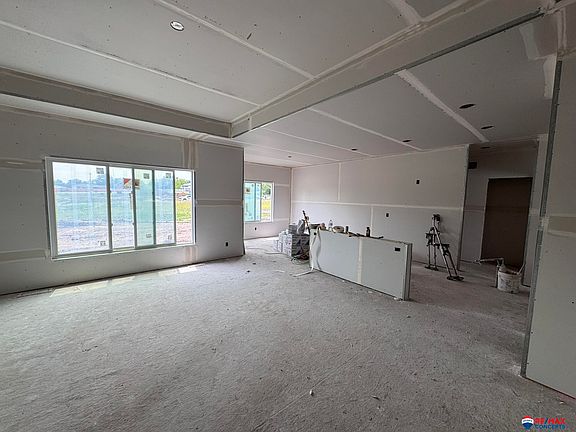 5th image of 3401 W C St
