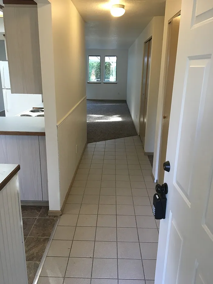 2 bed, 2.0 bath, 900 sqft, $1,999 — Photo 2