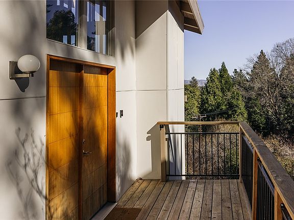 4th image of 859 Strawberry Peak Ln