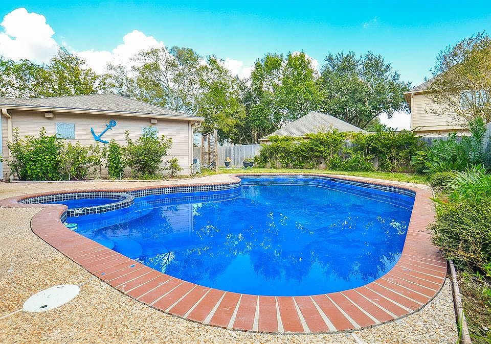 1st image of 819 Sandpiper Dr
