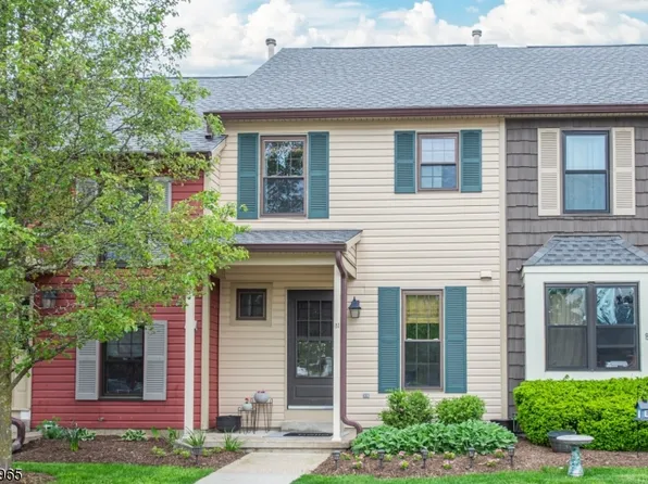 81 Wood Duck Ct, Hackettstown, NJ 07840