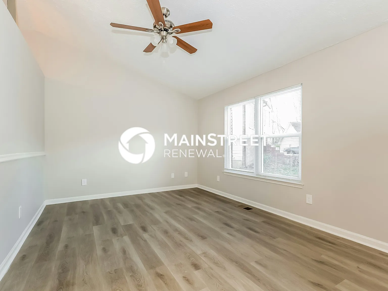1309 Cadogan Way — Photo 2