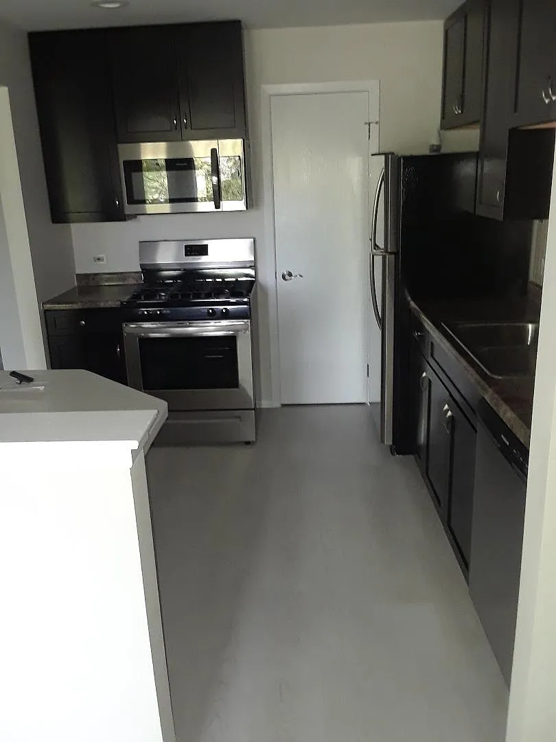 2 bed, 900 sqft, $1,900 — Photo 3