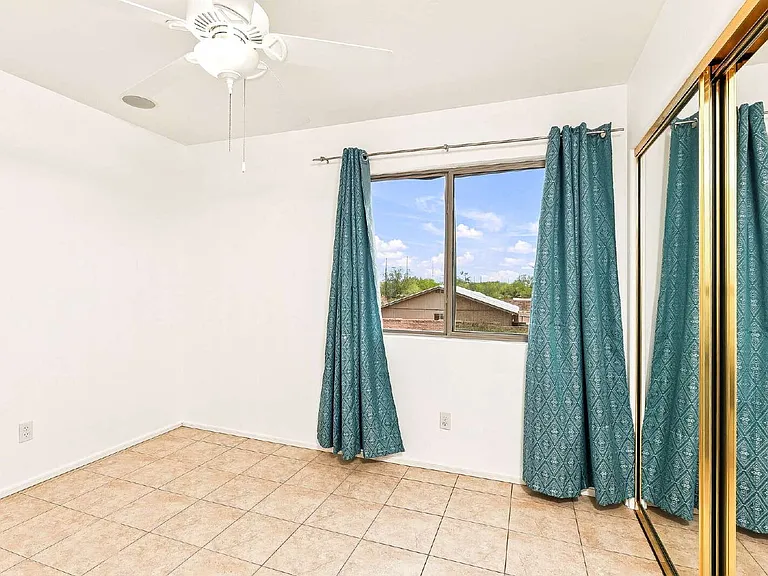 2426 W Silverbell Tree Dr — Photo 10
