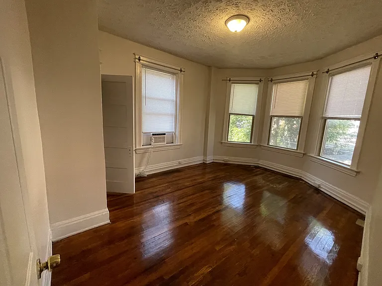2457 Maplewood Ave #2 — Photo 6