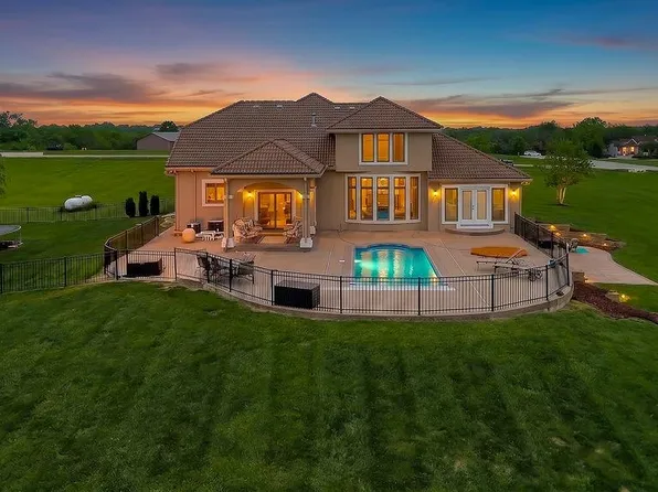 18750 W 248th St, Paola, KS 66071