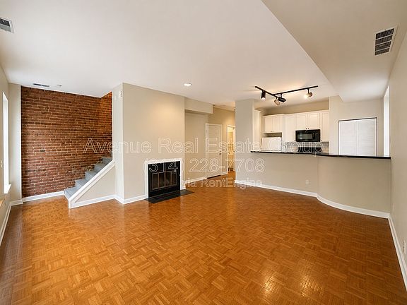 3rd image of 4366 W Pine Blvd #B