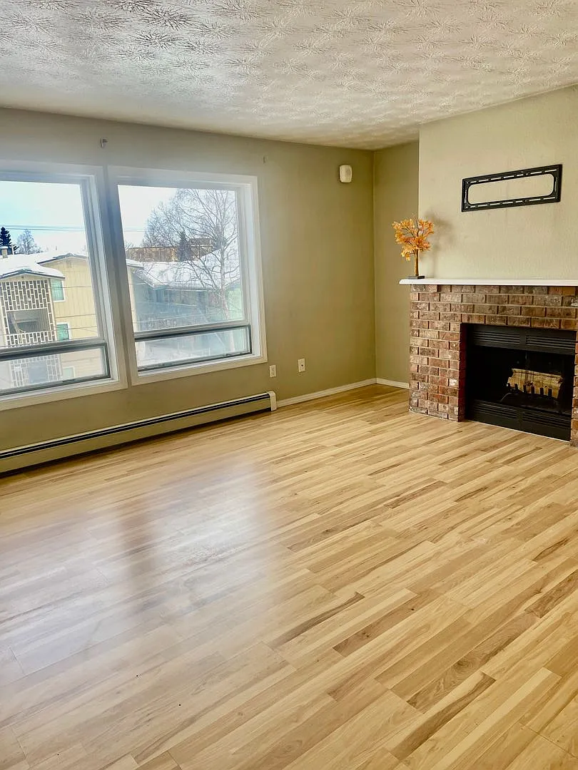 Building Photo - 329 E 14th Ave #14