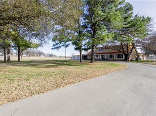 1724 Preskitt Rd, Decatur, TX 76234