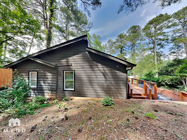 2720 Hedgewood Dr NW — Photo 20