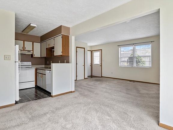 4th image of 3852 Sherman Towne Dr