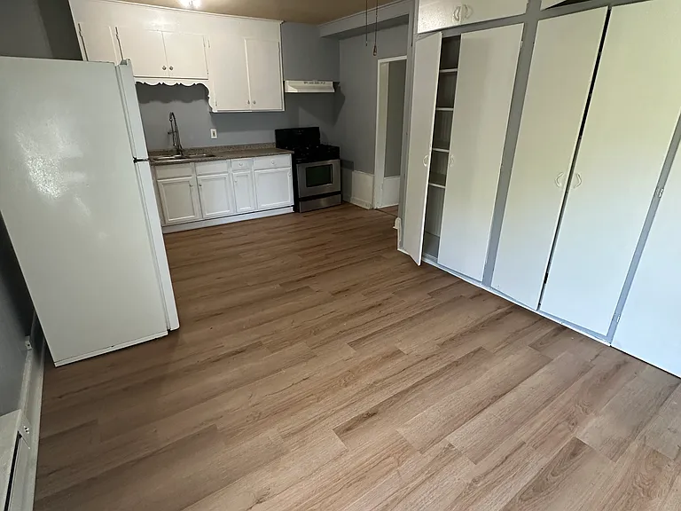 1 James Pl #2 — Photo 1