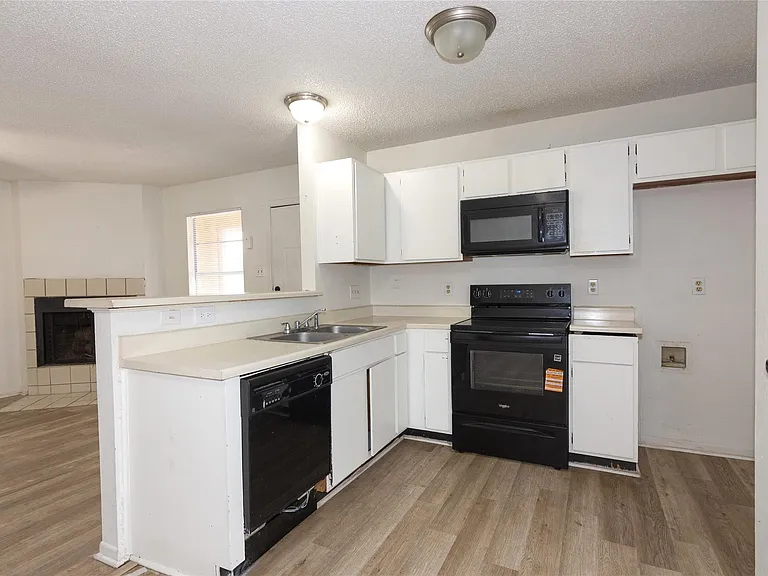 1607 Onion Creek Village Dr #D — Photo 8