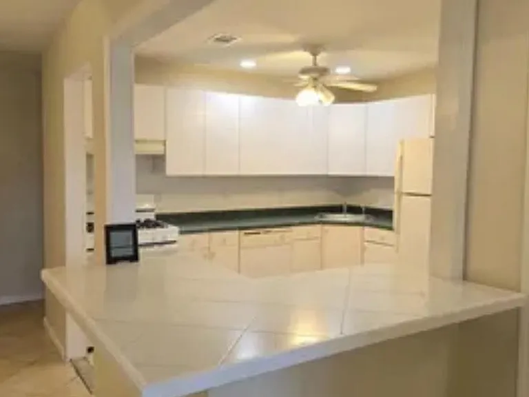 334 College Dr — Photo 8