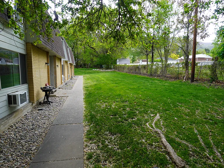 Apartments at 175 Main Street in Farmington — Photo 34