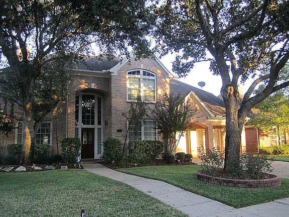 5 bedrooms 4 full bathrooms, formal dining, formal living, and game Room.