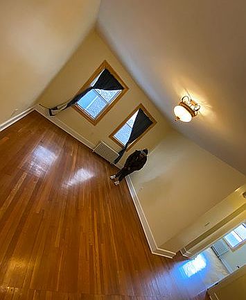 4th image of 2029 27th St
