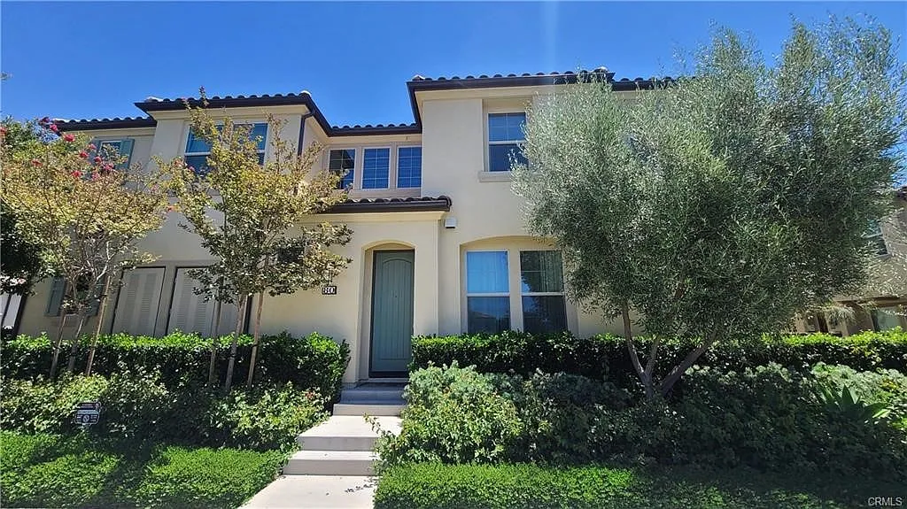 3 bed, 2.5 bath, 1655 sqft, $4,600 — Photo 1