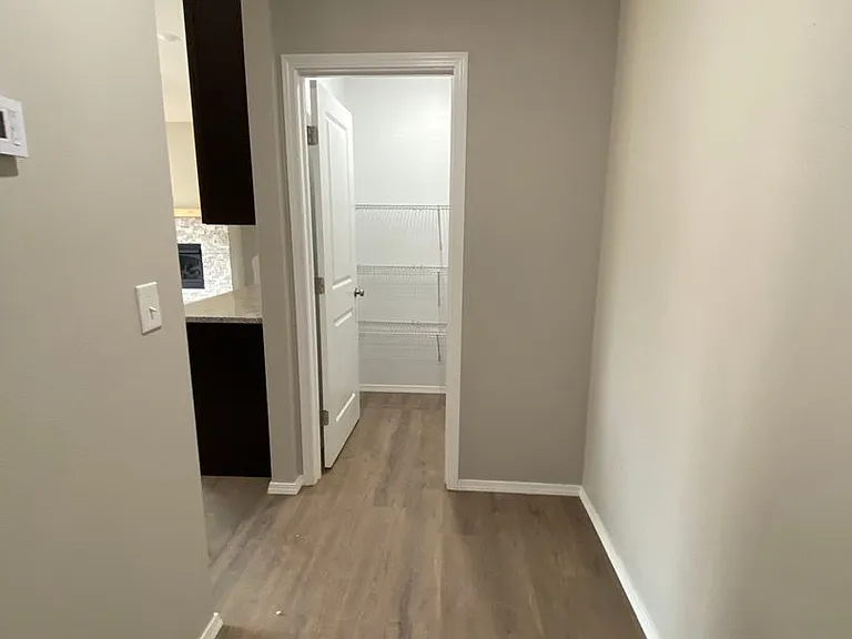 408 E Wright St — Photo 9