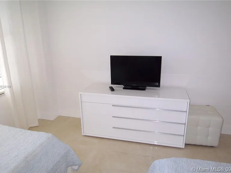 5161 Collins Ave #806 — Photo 16