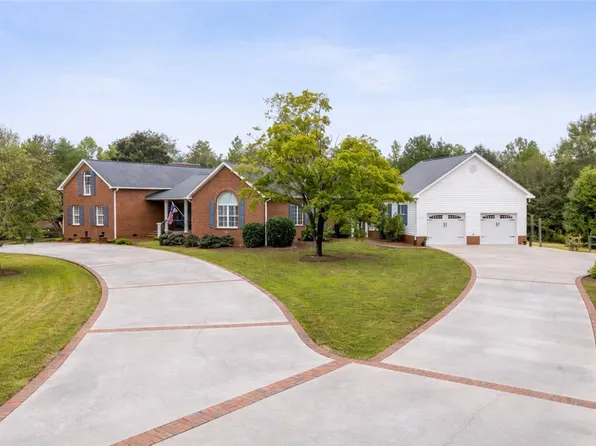 125 Stonewall Dr, Westminster, SC 29693