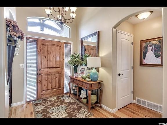 3rd image of 337 W Cimarron Ave