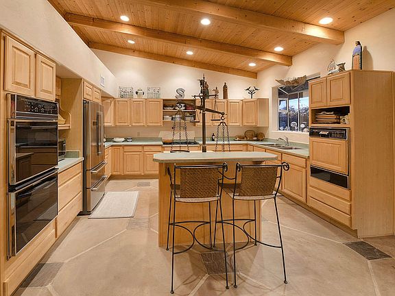 4th image of 67 Kellogg Ln