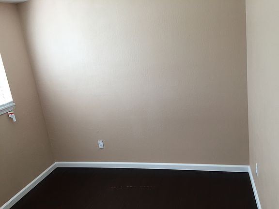 3rd image of 613 Denise Dr