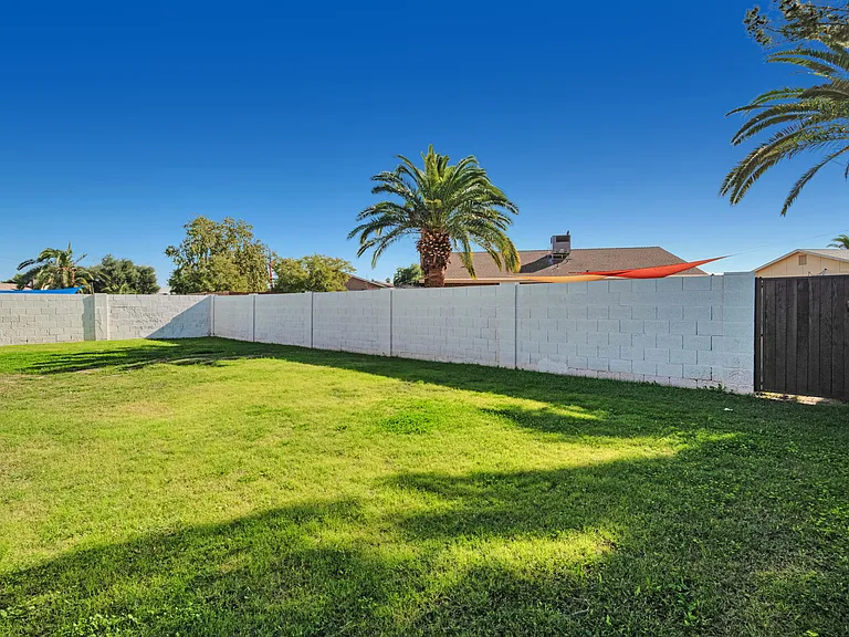 2203 W Palomino Dr — Photo 25