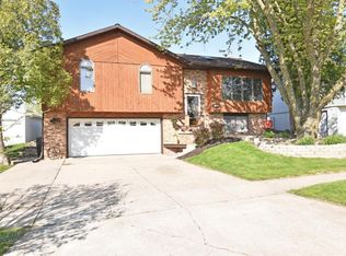 1513 Greenfield Dr, Marshalltown, IA 50158