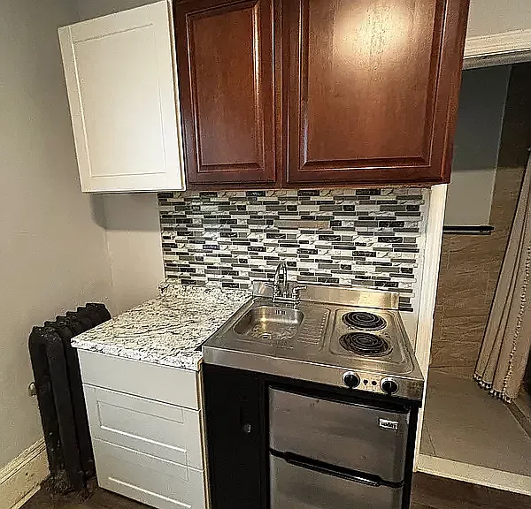 290 E 16th St #J — Photo 2