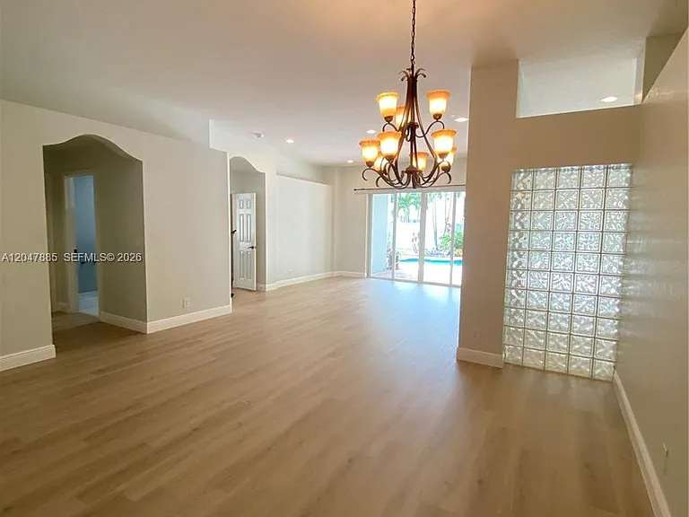 628 SW 168th Ter — Photo 6