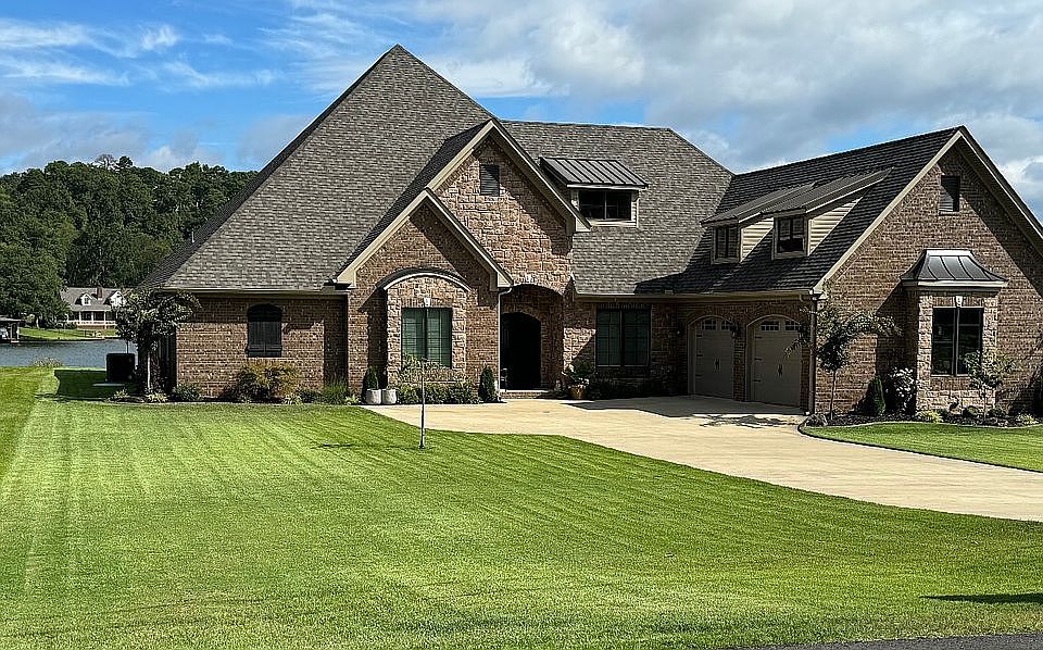 1st image of 425 Lakeland Dr