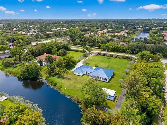 5 bed, 5.5 bath, $11,500 — Photo 2
